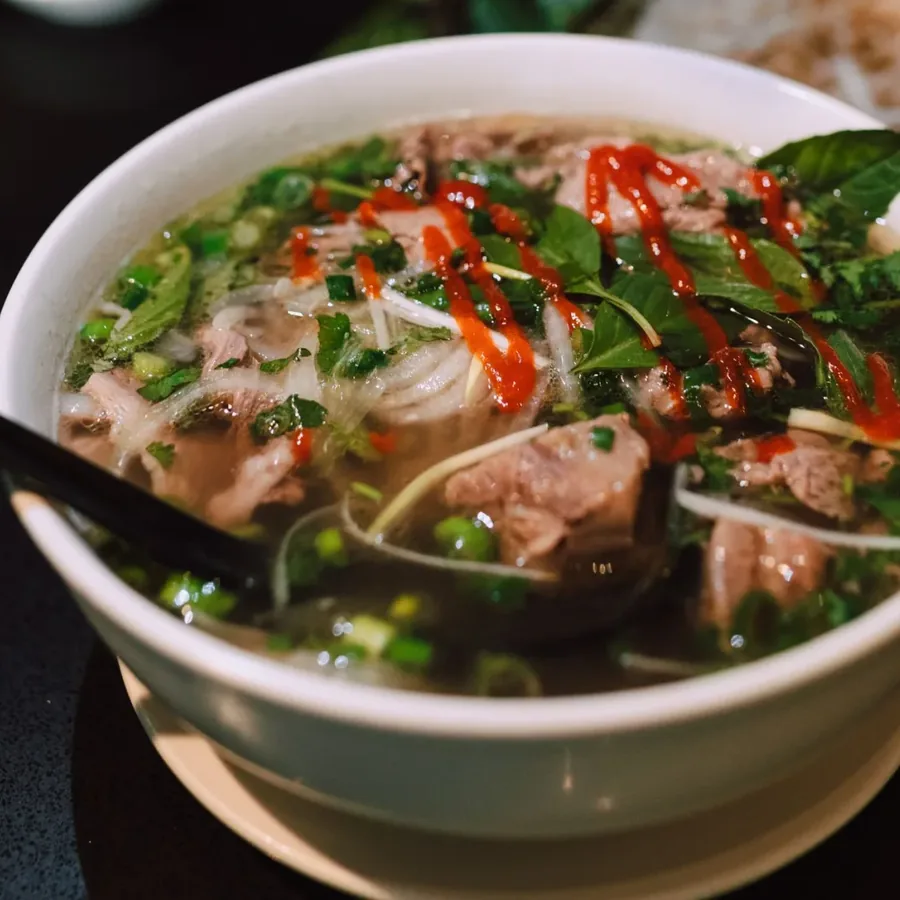 Sân ngoài trời buổi tối